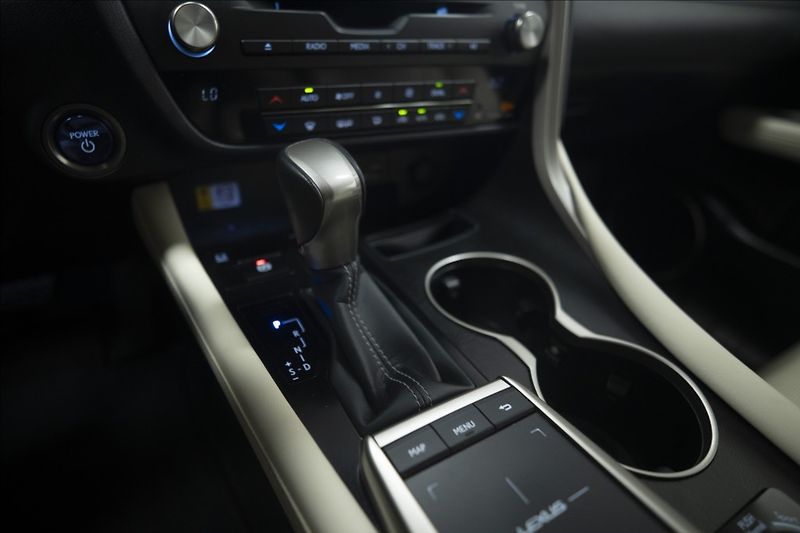 Lexus RX 3,5 AWD HYBRID 1. MAJITEL ČR - fotka 35 z 50