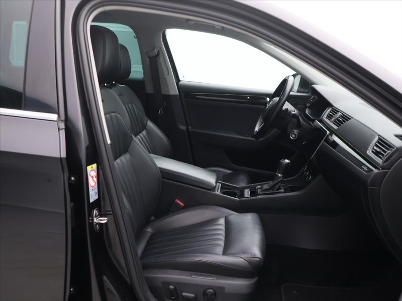 Škoda Superb 2,0 TSI 206kW L&K 4x4 DSG CZ D - fotka 11 z 28