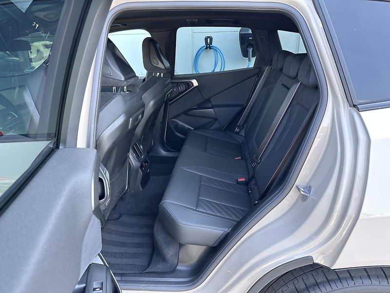 BMW X3 M50 xDrive - fotka 9 z 31