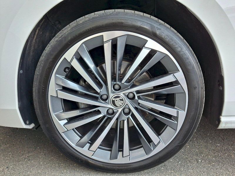 Škoda Superb (2024) Combi L&K DSG 2,0TDi 110kW - fotka 34 z 35
