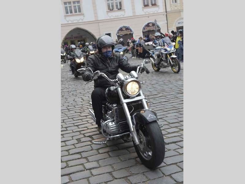 Štědrodenní motorkářská vyjížďka se srazem na Karlově náměstí v Kolíně.