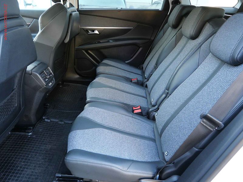 Peugeot 5008 (2019) 1.5 HDi, 1.maj,ČR, Allure - fotka 10 z 25