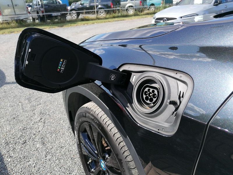 BMW X1 (2022) xDrive25e PHEV 162kW Plug in - fotka 41 z 43