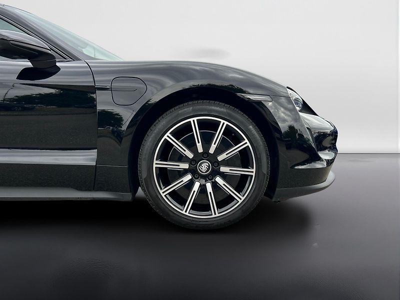 Porsche Taycan (2023) 4S - fotka 10 z 25