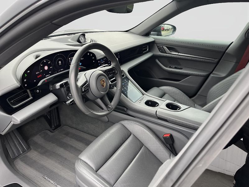 Porsche Taycan 4s Sport Turismo - fotka 13 z 30