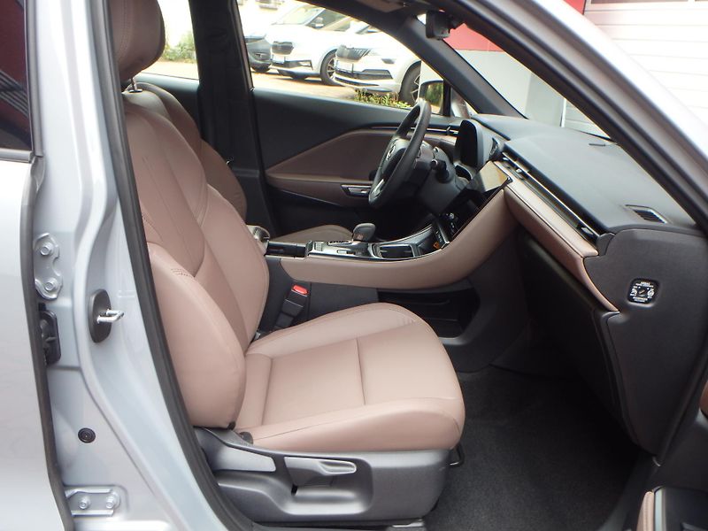 Lexus LBX (2024) 4x4 Elegant Tech  - fotka 14 z 28