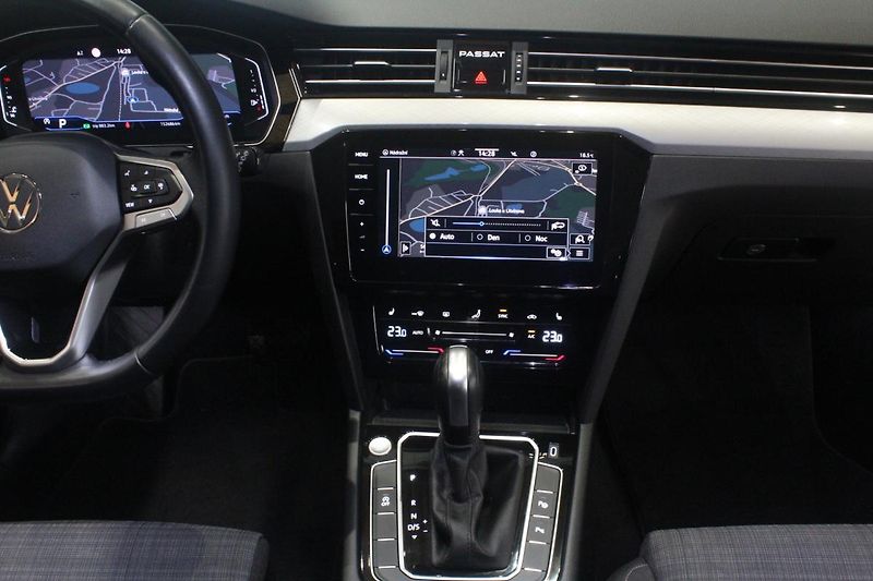 Volkswagen Passat (2021) 2.0TDI DSG Matrix display  - fotka 28 z 31