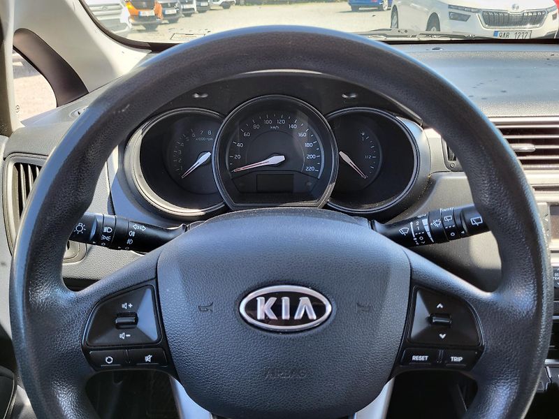Kia Rio 1.4 i DOHC 16V 80kW - fotka 10 z 35