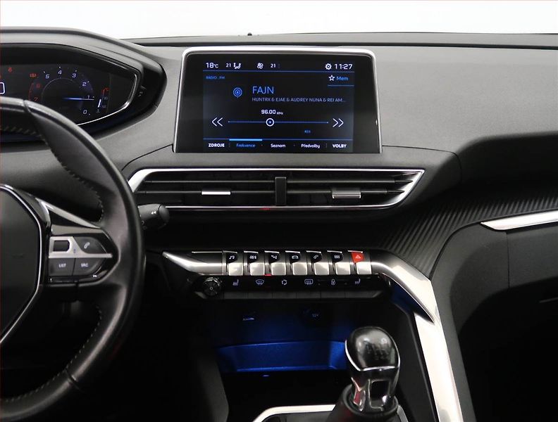 Peugeot 5008 (2021) Active PureTech 130, 7 míst - fotka 12 z 22