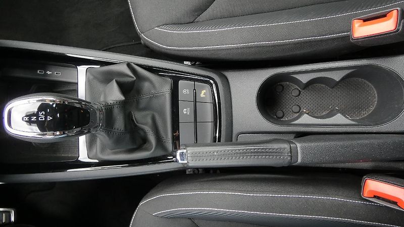 Škoda Scala 1,5TSI DSG Monte Carlo - fotka 18 z 25