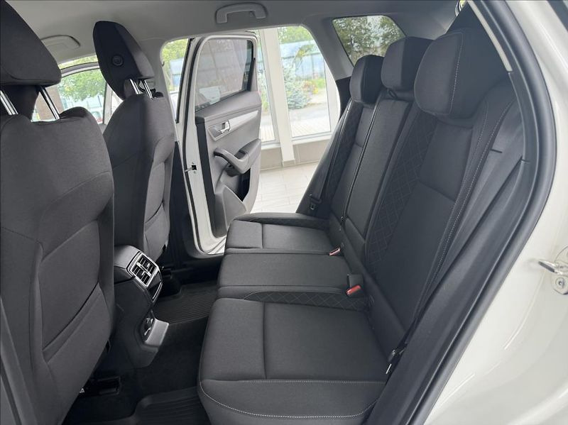 Škoda Karoq 2,0 TDi, DSG,NAVI,TZ,LED - fotka 25 z 28