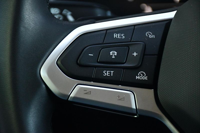 Volkswagen Touareg 3.0TDI 2.SADA KOL ČR - fotka 28 z 54