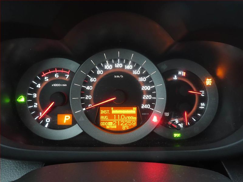 Toyota RAV4 (2011) 2.2 D-4D, 4X4, Automat - fotka 10 z 14