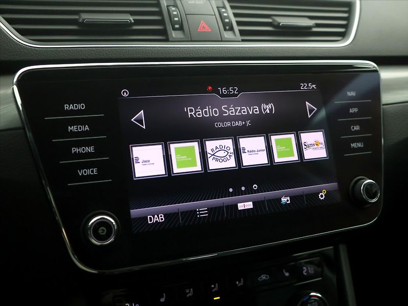 Škoda Superb 2.0 TDI 110kW Style DSG Tažné - fotka 22 z 32
