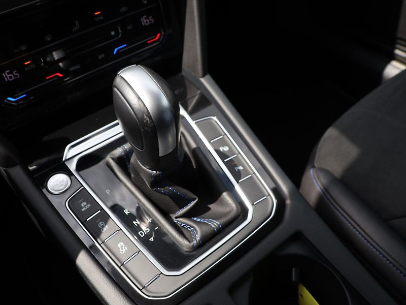 Volkswagen Arteon 2,0 TSI R 235kW 4Motion DSG DP - fotka 31 z 41