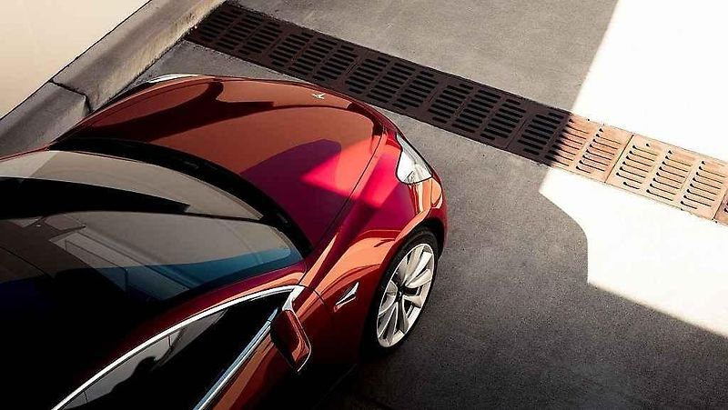 Tesla Model 3.