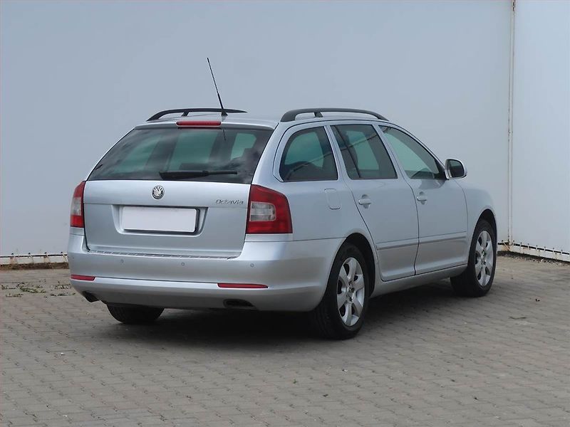 Škoda Octavia (2010) Ambiente 1.2 TSI, Serv.kniha - fotka 5 z 16