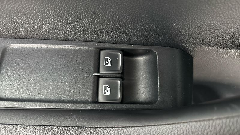 Škoda Fabia 1.0 TSI Ambition Combi - fotka 22 z 23