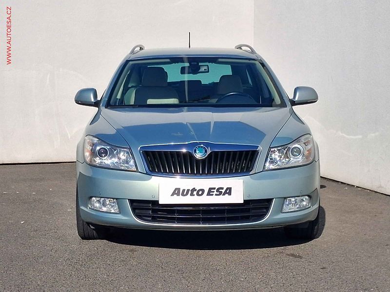Škoda Octavia (2013) 1.4 TSi, Elegance, DSG, xenon - fotka 2 z 18