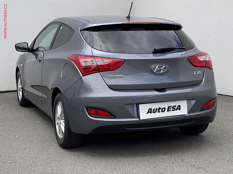 Hyundai i30 (2013) 1.4 CVVT, AC, park.čidla - fotka 6 z 14