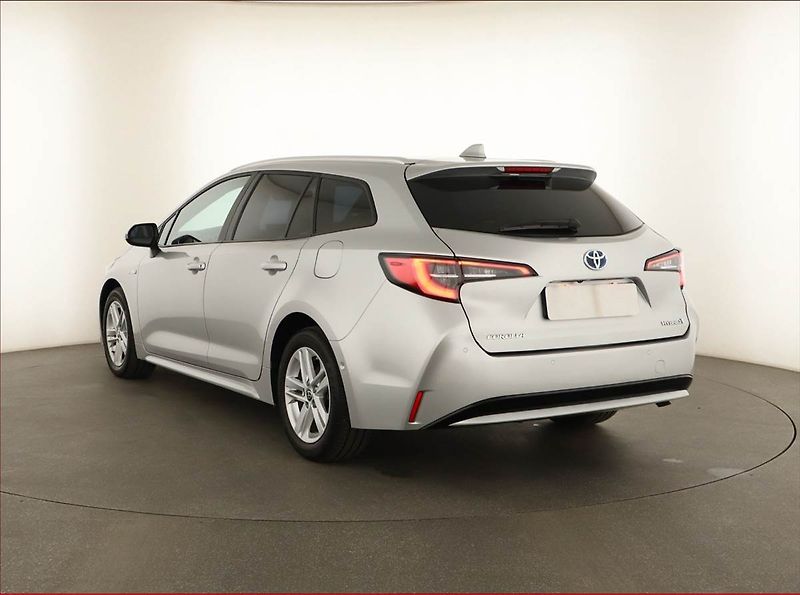 Toyota Corolla (2021) Comfort 1.8 Hybrid - fotka 4 z 15