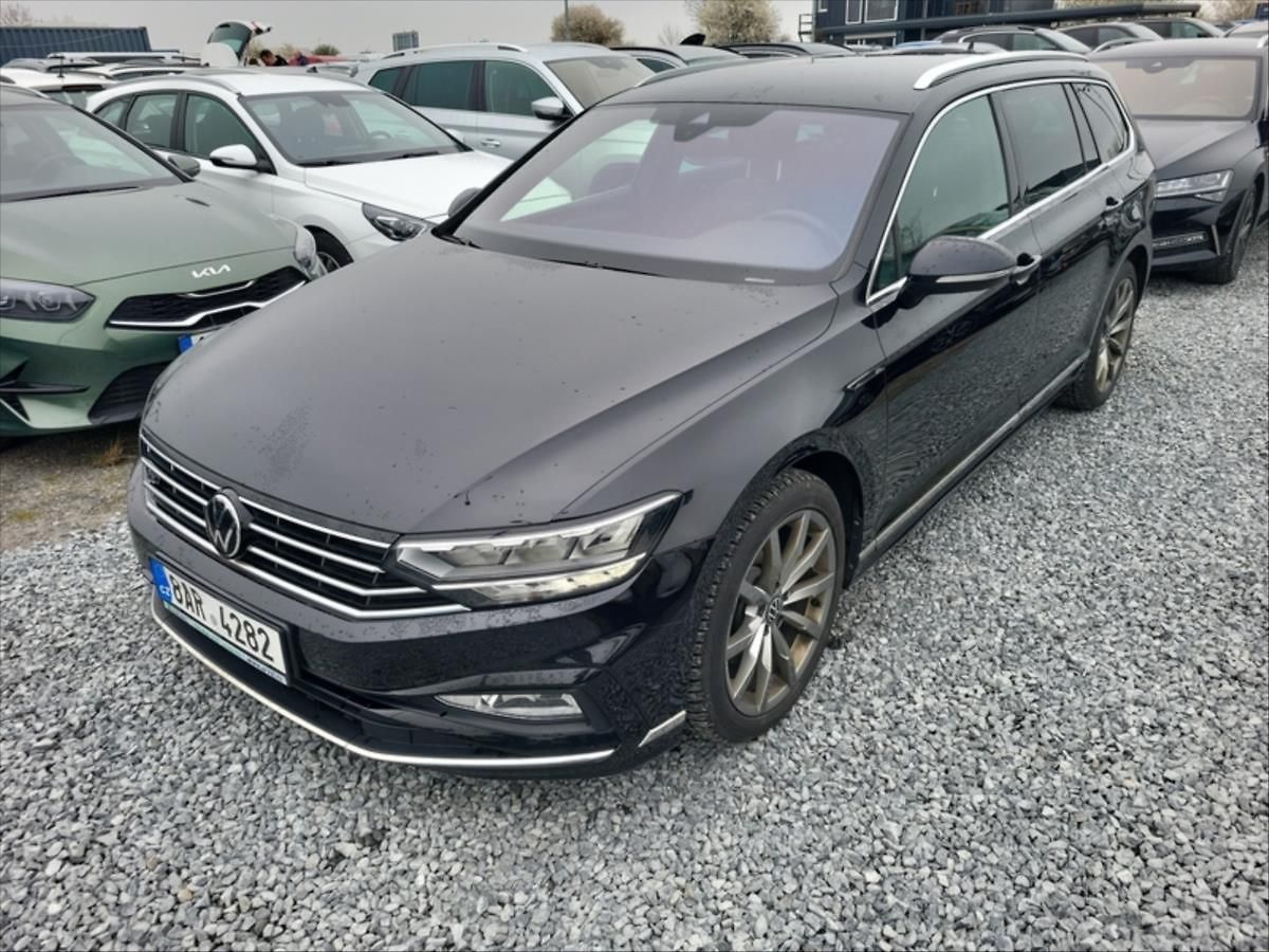 Volkswagen Passat 2,0 R-LINE,TAŽNÉ,KAMERA