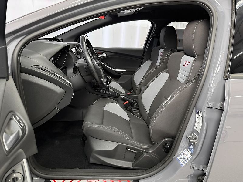 Ford Focus 2.0L 184KW ECOBOOST ST, RECARO - fotka 11 z 21