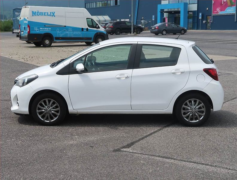 Toyota Yaris (2017) 1.33 Dual VVT-i, Serv.kniha - fotka 3 z 12