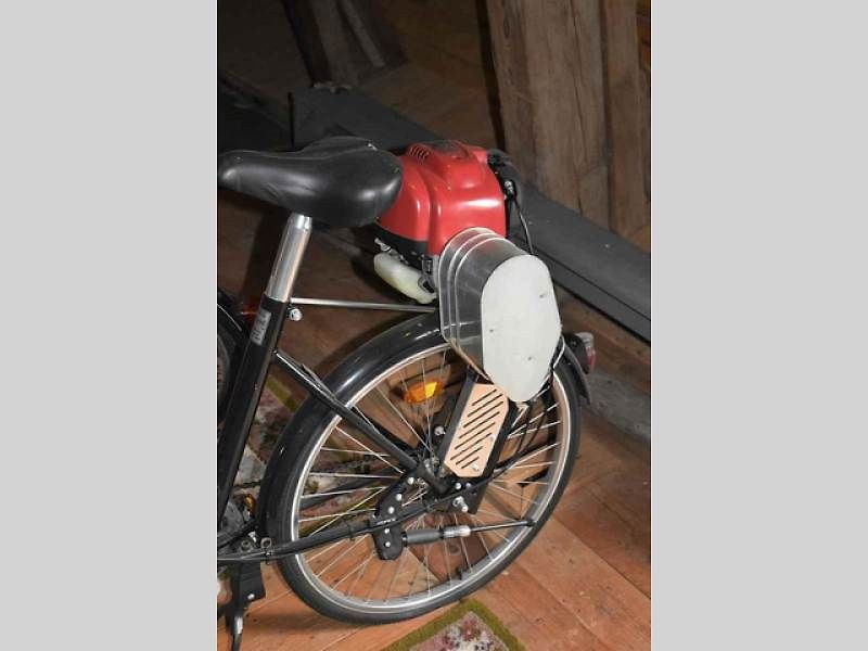 Motokola byla v různých obdobích velmi oblíbeným dopravním prostředkem. Toto je vůbec první český produkt tohoto druhu