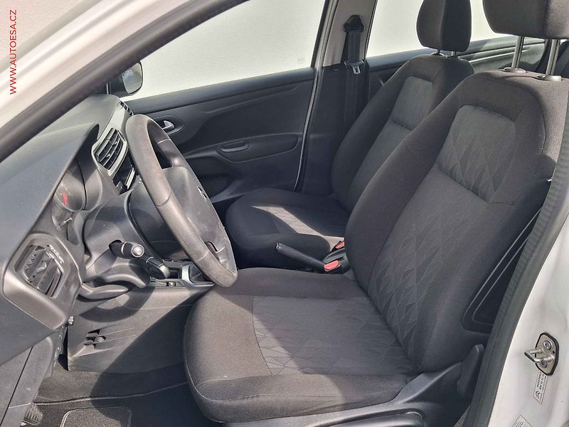 Citroën C-Elysée (2016) 1.6 i, ČR, Exclusive, TZ - fotka 9 z 13