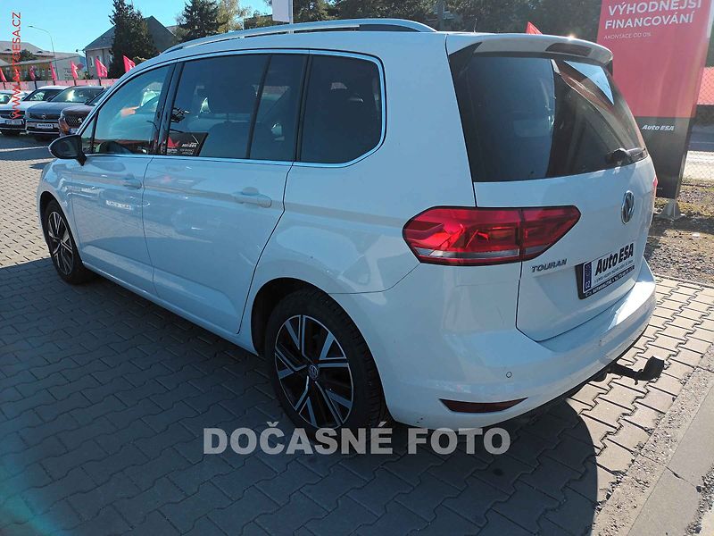 Volkswagen Touran (2019) 2.0TDi, AT, navi, autoAC - fotka 2 z 3