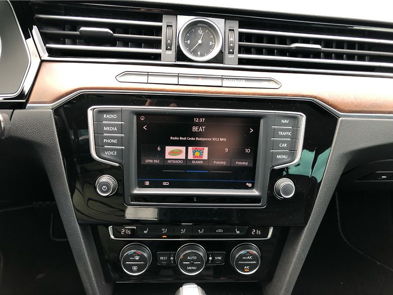 Volkswagen Passat 2.0 TDI DSG6° - fotka 19 z 29