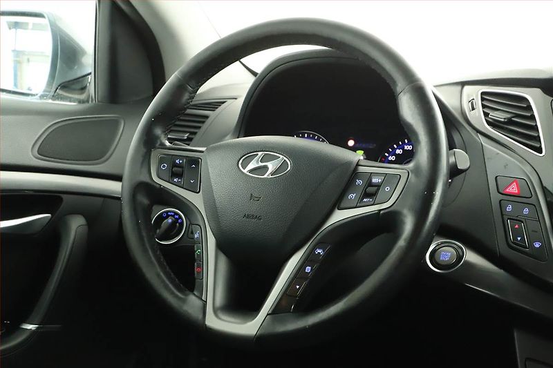 Hyundai i40 (2016) 1.7 CRDi, Navi, Tempomat - fotka 13 z 18