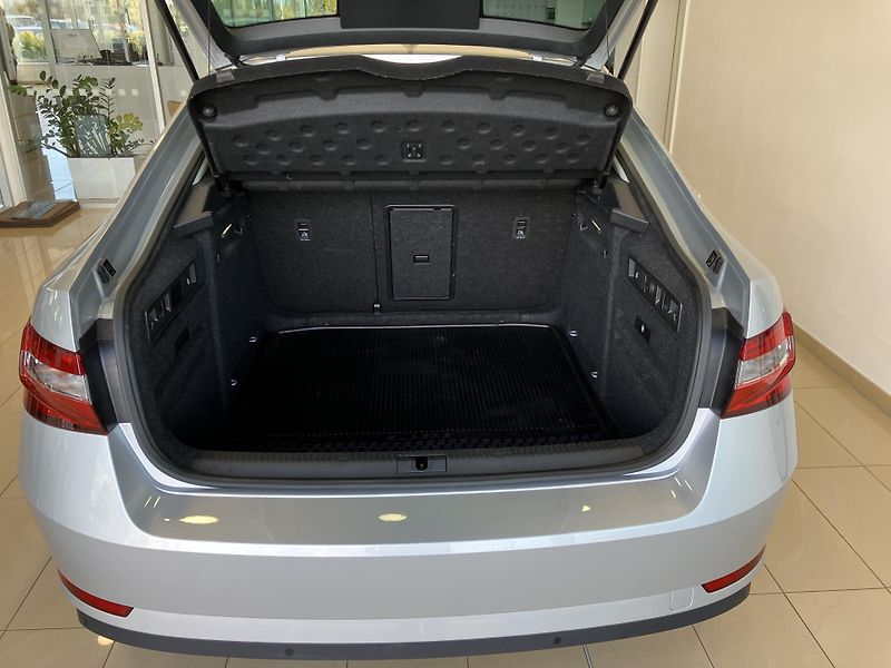 Škoda Superb  2.0 TDI 110kW Style DSG AT7 - fotka 9 z 38