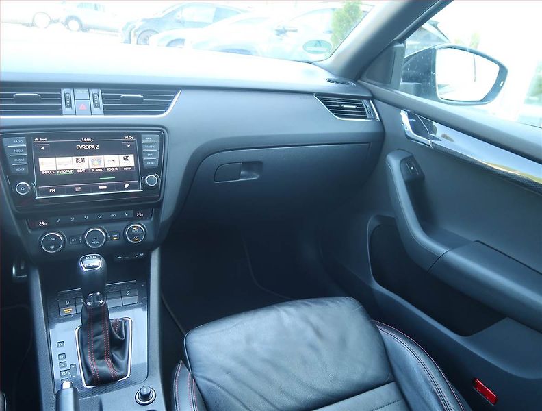 Škoda Octavia (2015) RS 2.0 TDI, Automat, Kůže - fotka 8 z 16