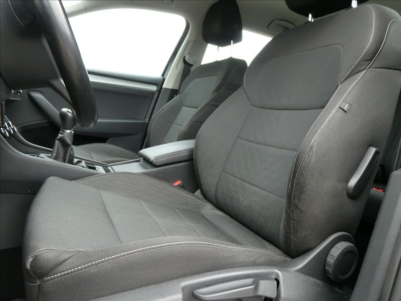 Škoda Superb 1,6 TDi 88kW DPH 2x kola - fotka 26 z 35
