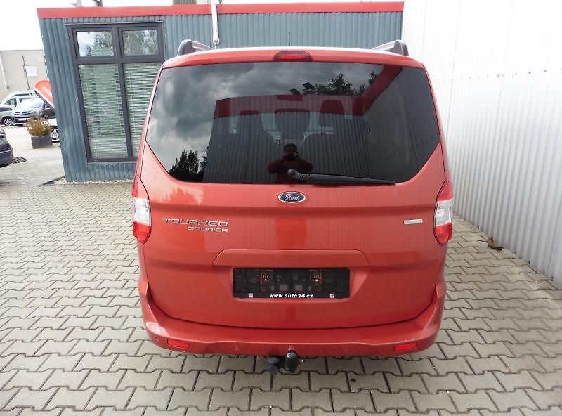 Ford Tourneo Courier 1,0 EcoBoost 74 kW - fotka 7 z 12
