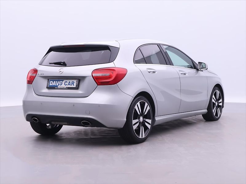 Mercedes-Benz Třídy A 1,6 180i 90kW CZ Sport Xenon - fotka 7 z 30