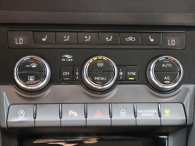 Škoda Karoq 2,0 TDI 110kW 4x4 DSG Style+ C - fotka 27 z 37