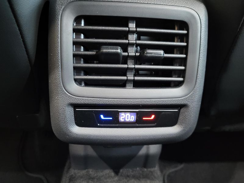 Volkswagen T-Roc (2026) R-Line 1,5 eTSI 110kW 7DSG - fotka 20 z 25