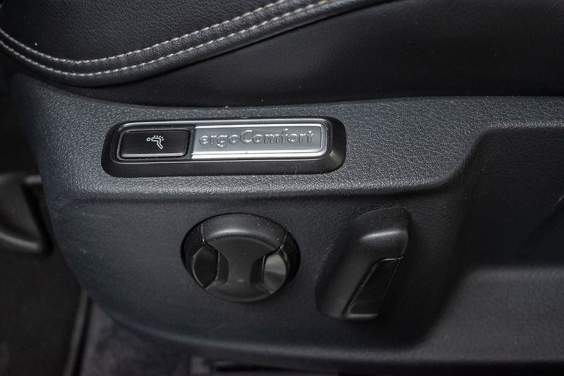 Volkswagen Passat 2.0 Bi-TDI R-LINE*N.TOPENÍ*ACC - fotka 16 z 40