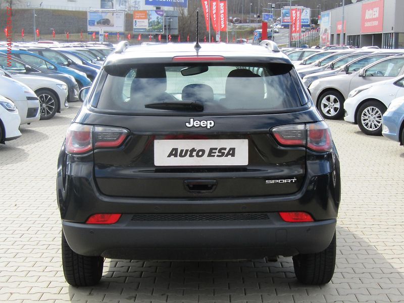 Jeep Compass (2020) 1.4T, ČR - fotka 5 z 17
