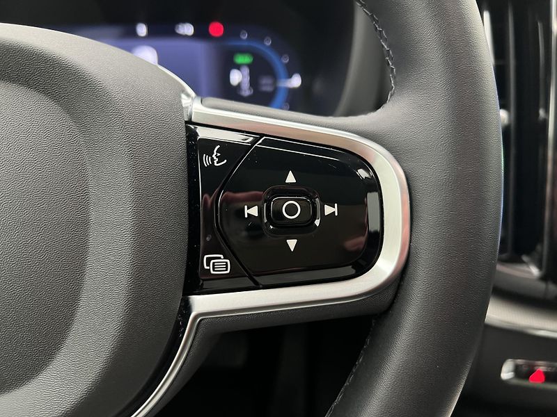Volvo XC60 T6 AWD RECHARGE PLUS REZERVACE - fotka 27 z 46
