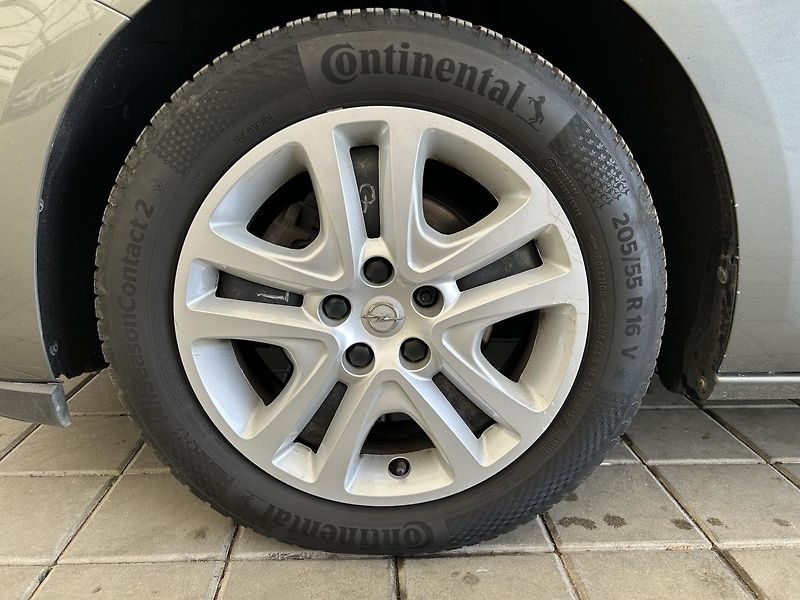 Opel Astra 1.6 CDTi Enjoy - fotka 9 z 24