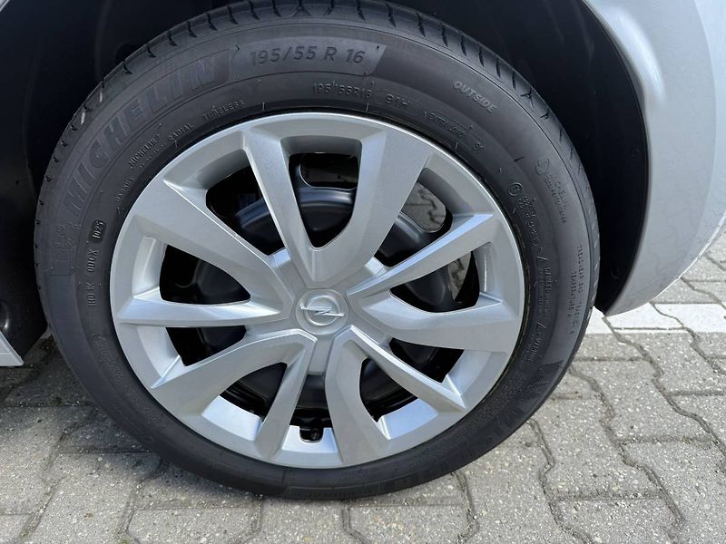 Opel Corsa Edition 1.2 TURBO (74kW/100k) - fotka 23 z 23