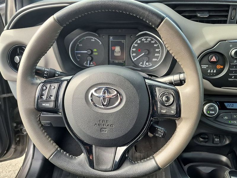 Toyota Yaris Selection Smart 1,5 Hev - fotka 14 z 28