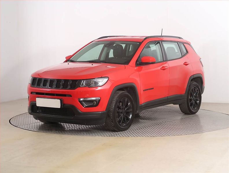 Jeep Compass (2021) 1.3 T-GDI, Automat, Serv.kniha - fotka 2 z 21