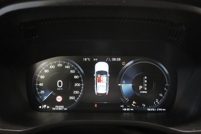 Volvo XC60  2,0 T8 TWIN ENGINE 4WD AUT. - fotka 23 z 33