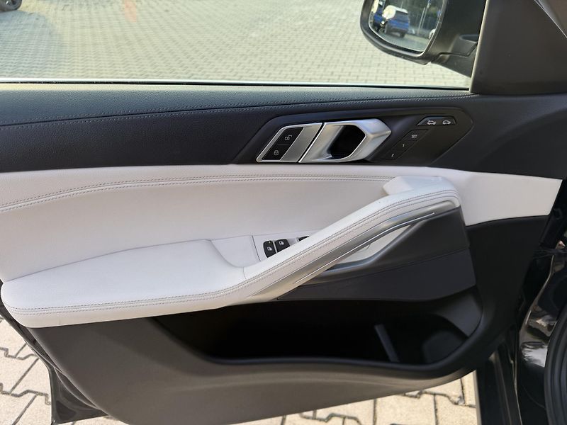 BMW X6 (2022) 30XD 210kW LASER TZ R20 CZ!!!! - fotka 35 z 45