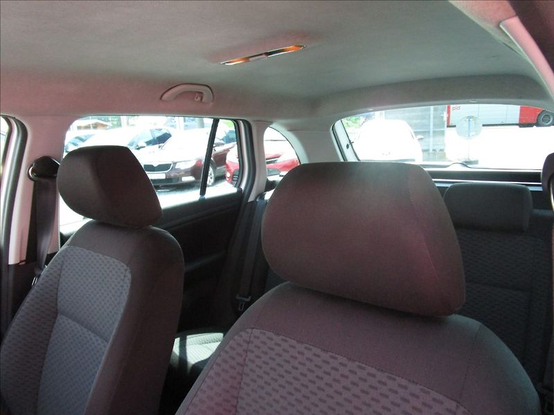 Škoda Fabia Combi 1.2i 12V Ambiente, Klima - fotka 14 z 41